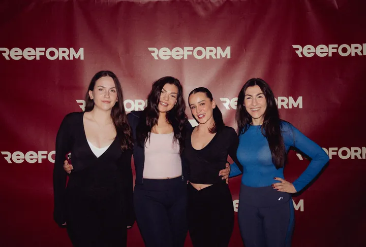 Membres devant le photocall REEFORM lors de la soirée La Première