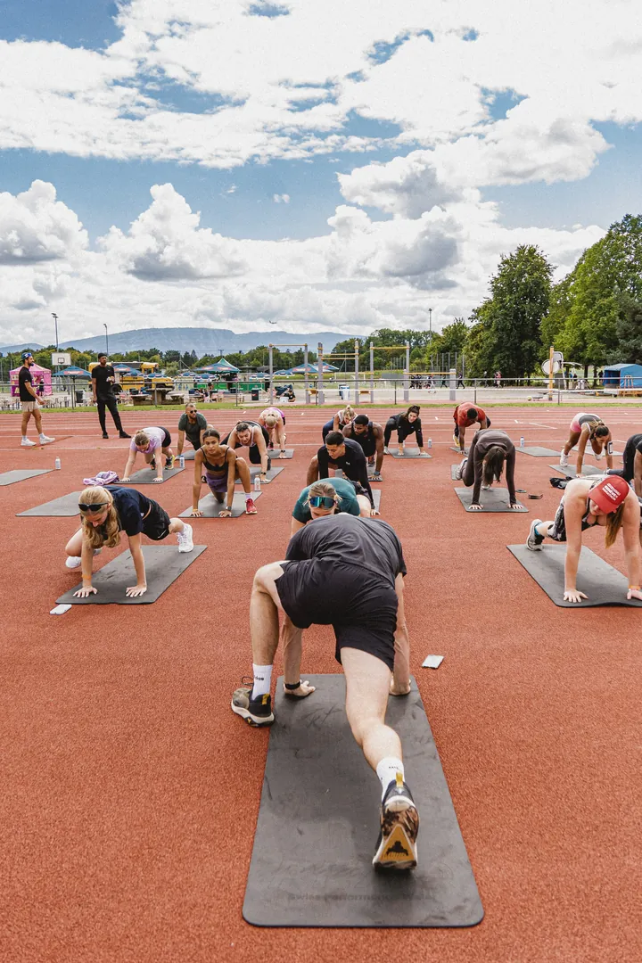 Entraînement sur tapis sur la piste d’athlétisme