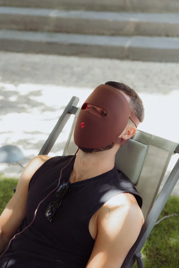 Masque de Red Light Therapy dans l’espace Recovery